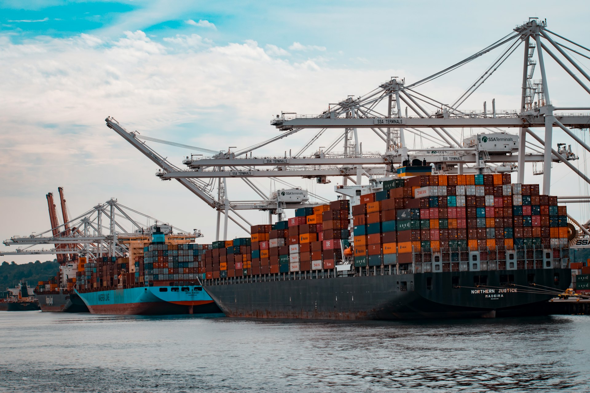 🇮🇳 India Becomes the 4th Largest Economy: The Export Engine Powering Our GDP