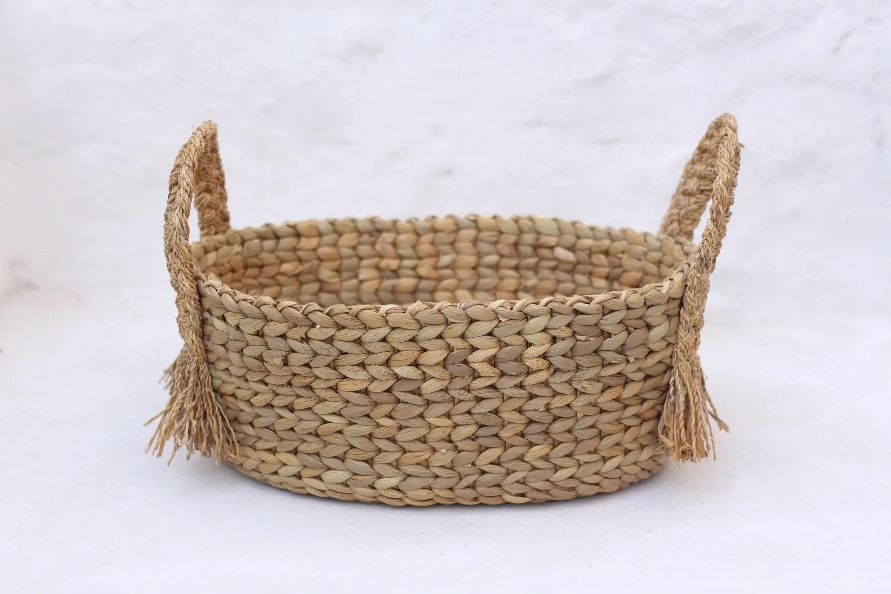 Handwoven water hyacinth fruit basket – sustainable and artisanal product from India