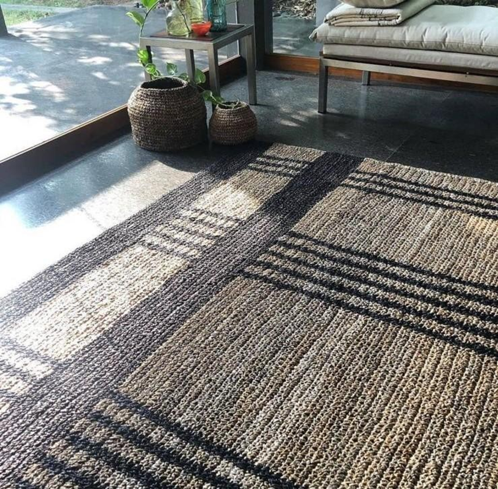 Banana Fibre Rug with Black Highlights – Artisan floor decor