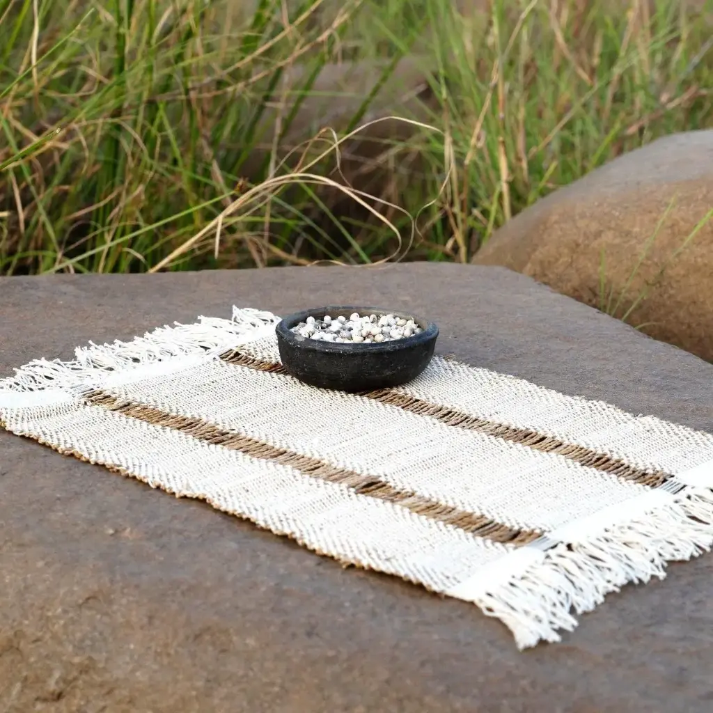 Banana Fibre Handloom Table Mat (White and Natural)